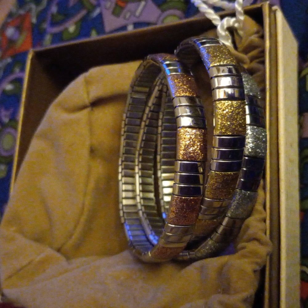 Bracelets - Picture 3 of 4